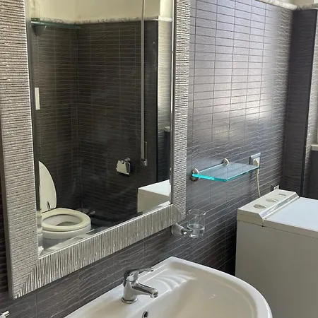 Flomahouseanzio Apartman *